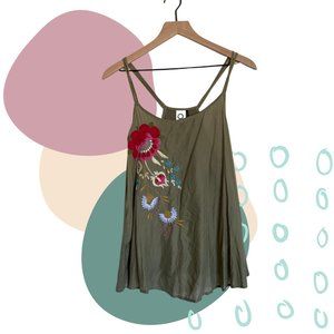 Anthro Akemi + Kin Floral Embroidered Tank M